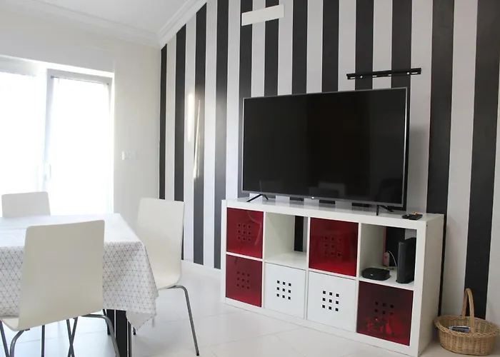 Daire Carlota House - *