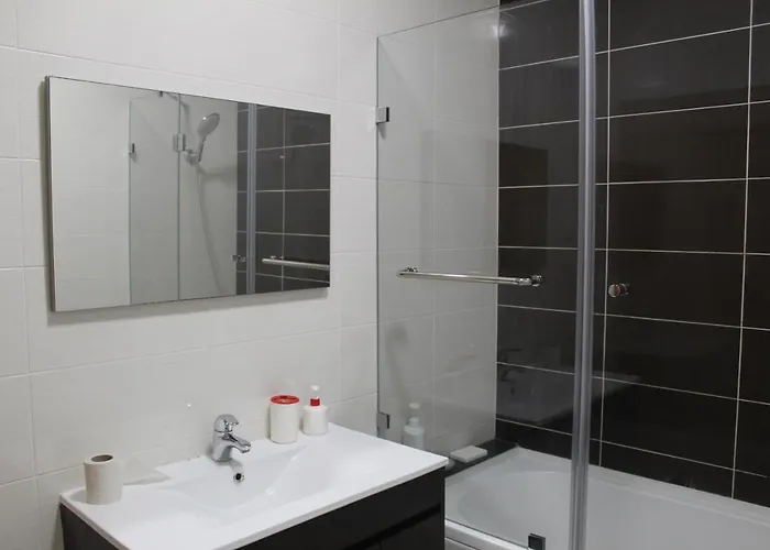 Daire Carlota House - *
